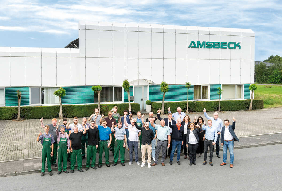 The team in front of the office of amsbeck